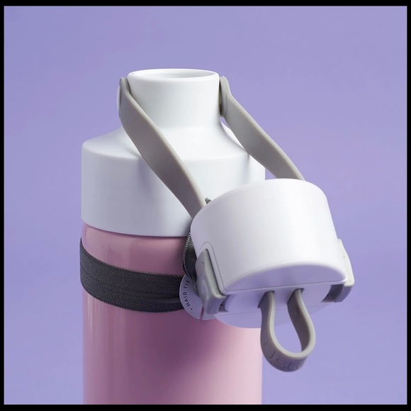 d.stil 28 oz. Water Bottle in Powered Sky - Picture 6 of 8